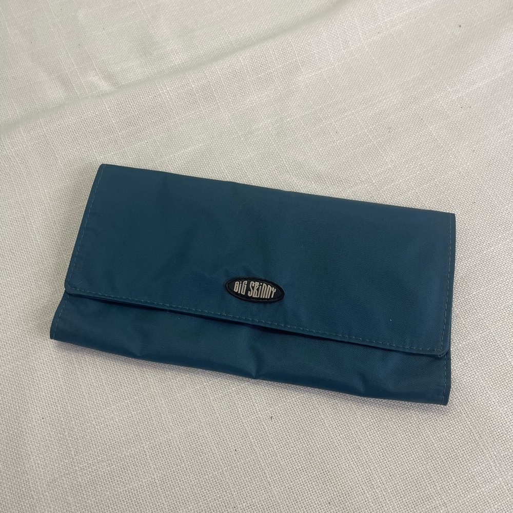 Blue Key & Card Holder - Picture 2 of 4